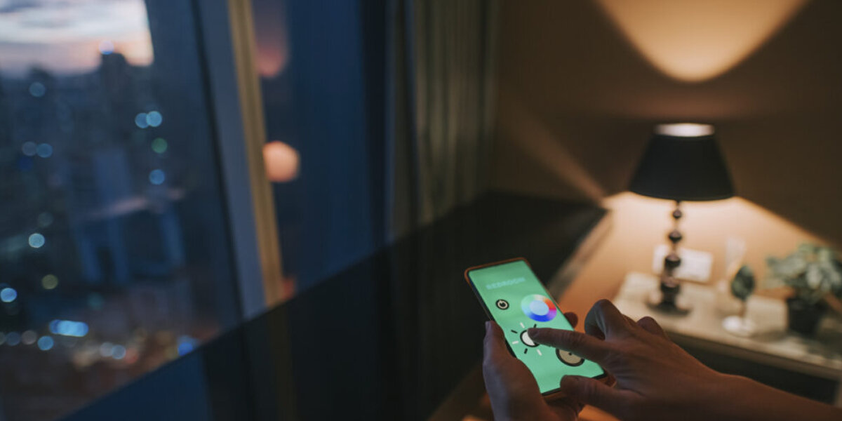 Does dimmed light use less electricity?